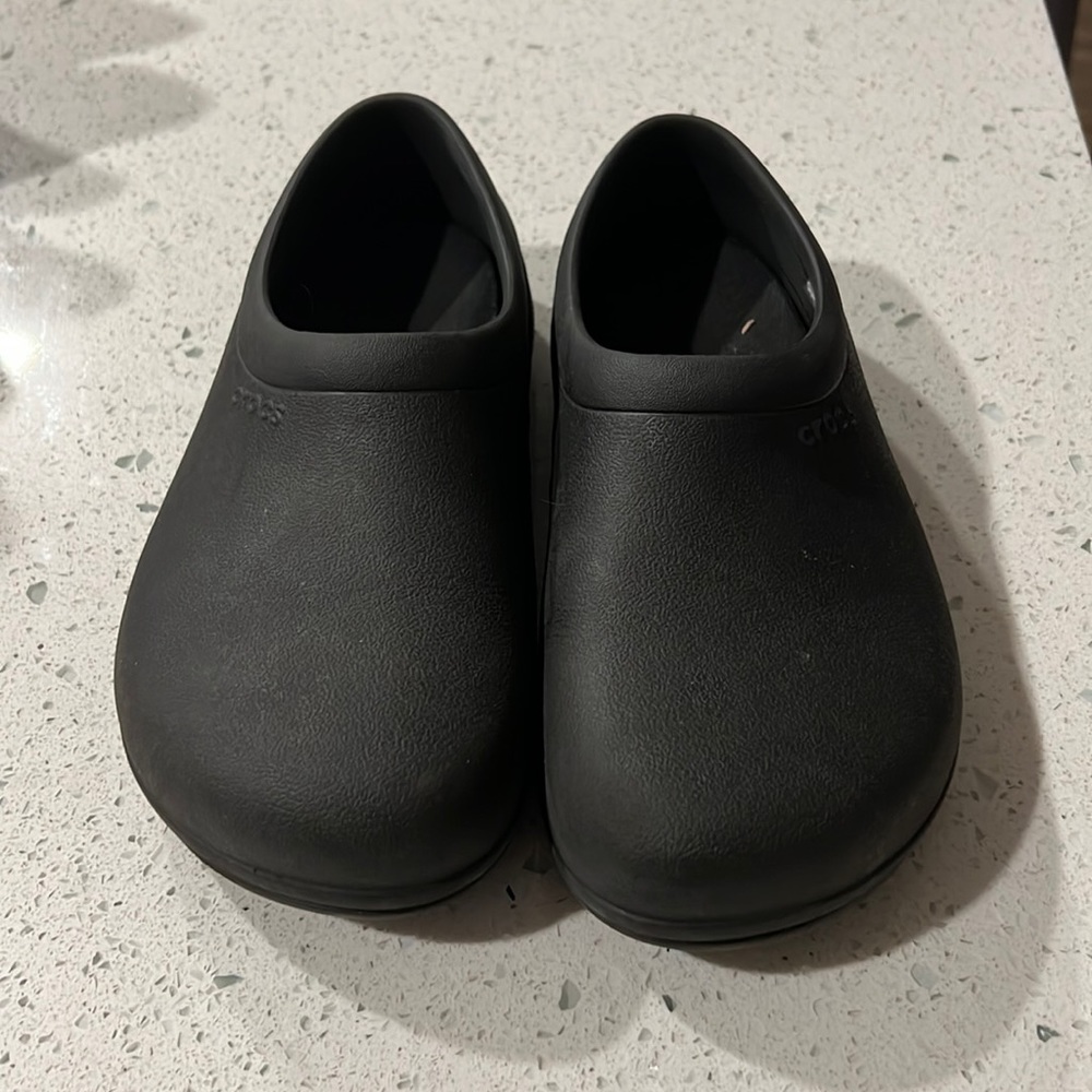 Nonslip black crocs. Good for restaurant work. Worn once